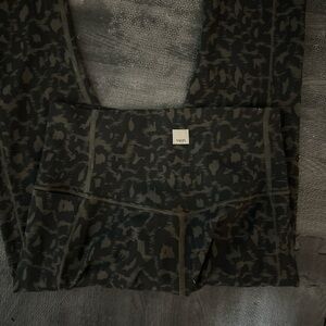 Vuori Black and Gray Patterned Leggings